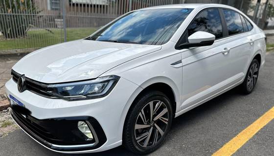 VOLKSWAGEN VIRTUS 1.0 200 TSI HIGHLINE AUTOMÁTICO